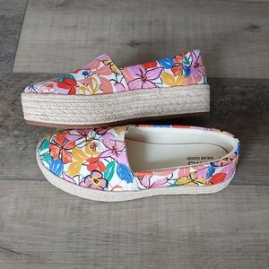NWOT TOMS Valencia Platform Espadrille. Size 6.5